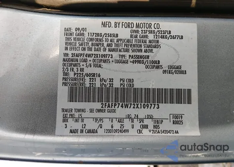 2002 Ford Crown Victoria Lx z USA, uszkodzony, nr VIN 2FAFP74W72X109773